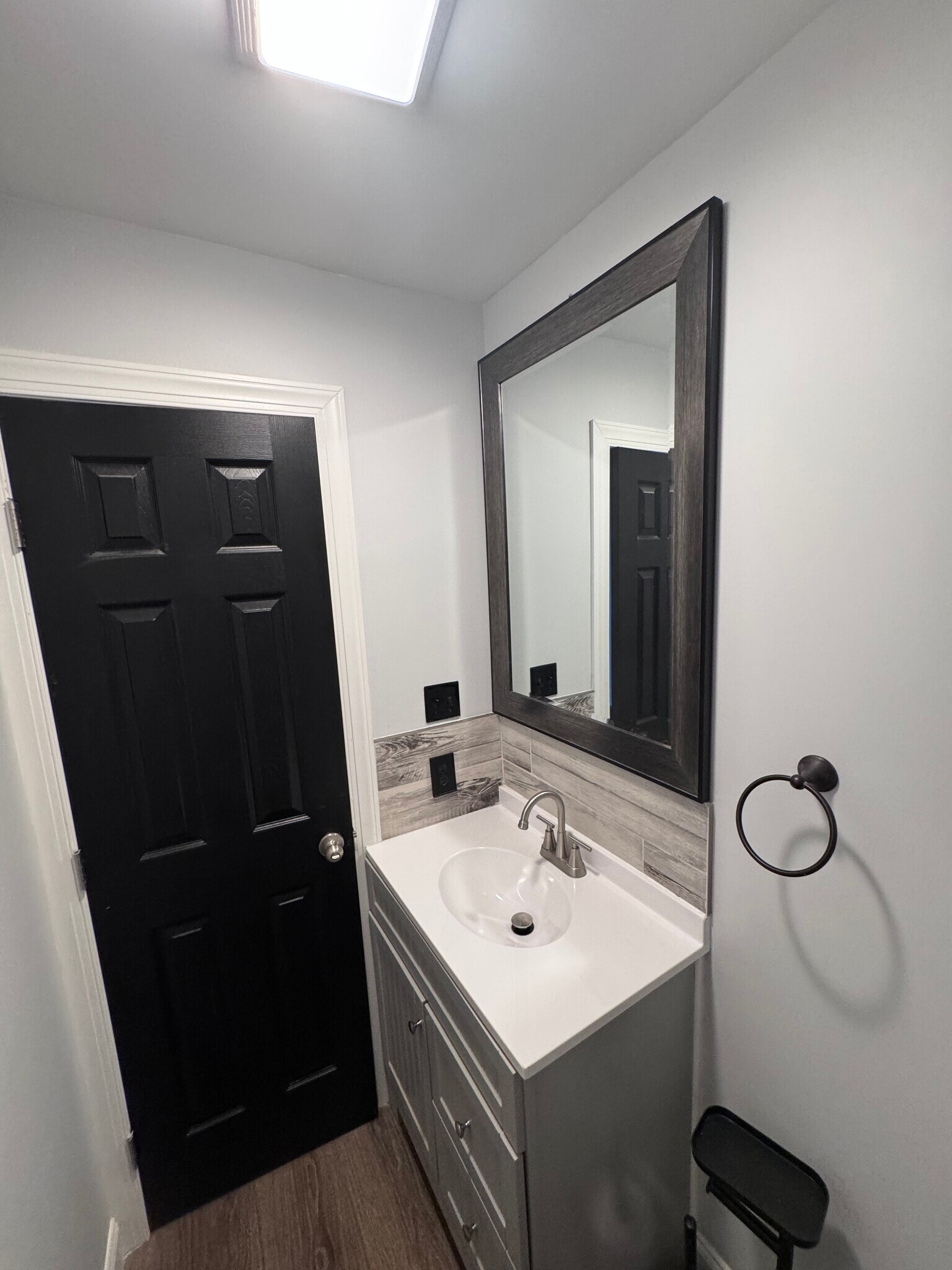 Building Photo - 110 E Locust St