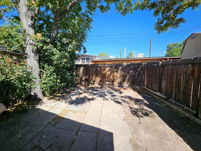 Building Photo - 911 Fruit Ave NW