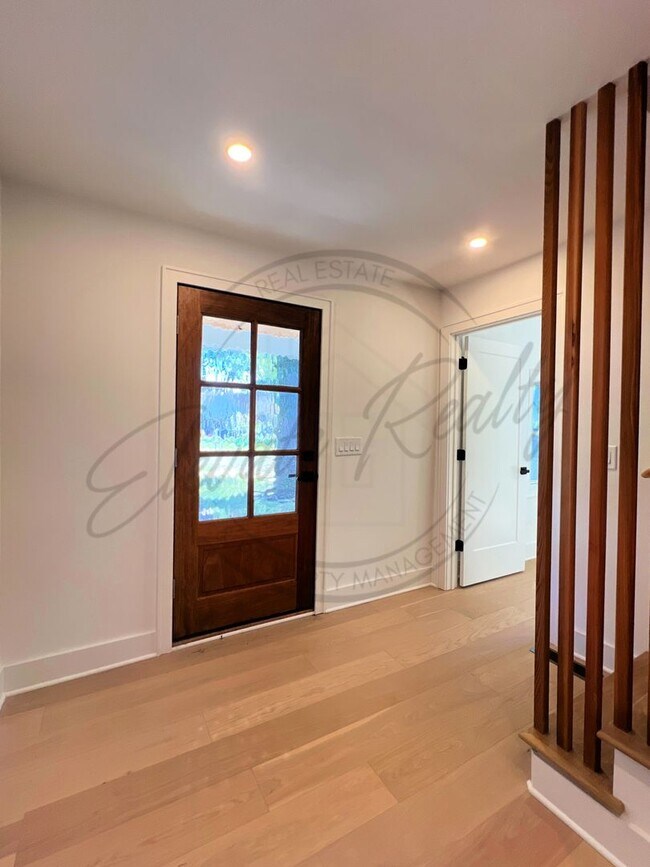 Building Photo - Modern Elegance in the Heart of Nashville ...