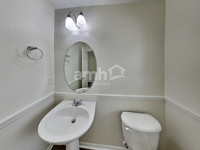 Building Photo - 2616 Coach House Loop