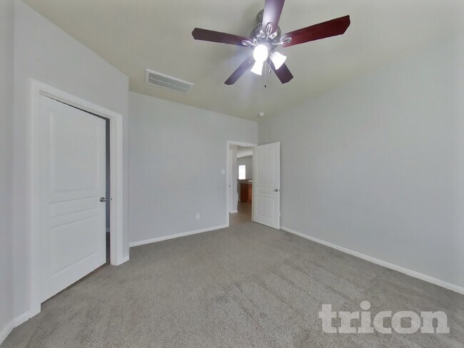 Building Photo - 2122 Hackberry Bank Ln