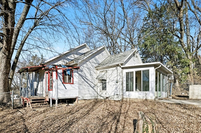 Building Photo - 2545 S 13th St