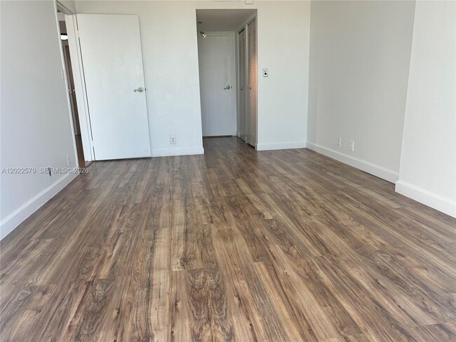 Building Photo - 7601 E Treasure Dr