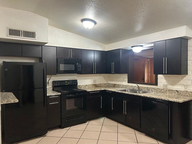 KITCHEN - 2921 W Betsy Ross Pl