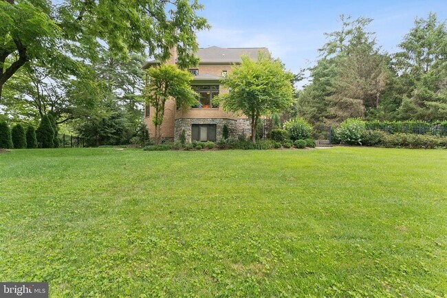 Building Photo - 1226 Ranleigh Rd