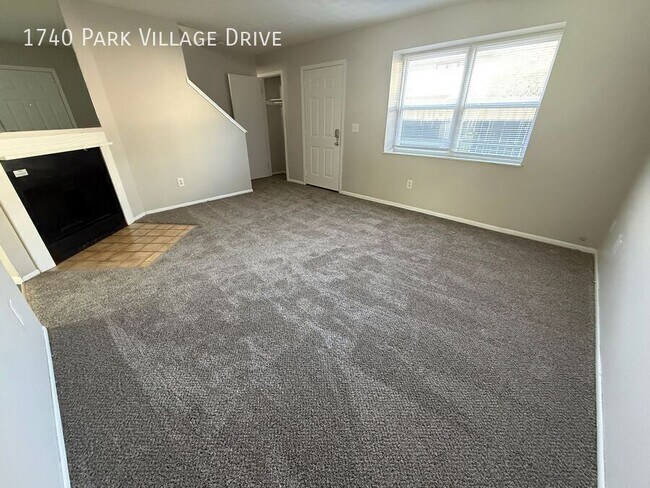 Building Photo - 1740 Park Village Dr