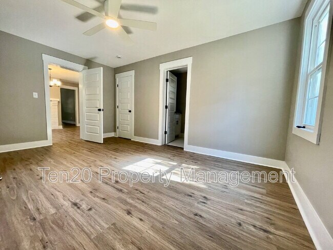 Building Photo - 1720 19th Ave