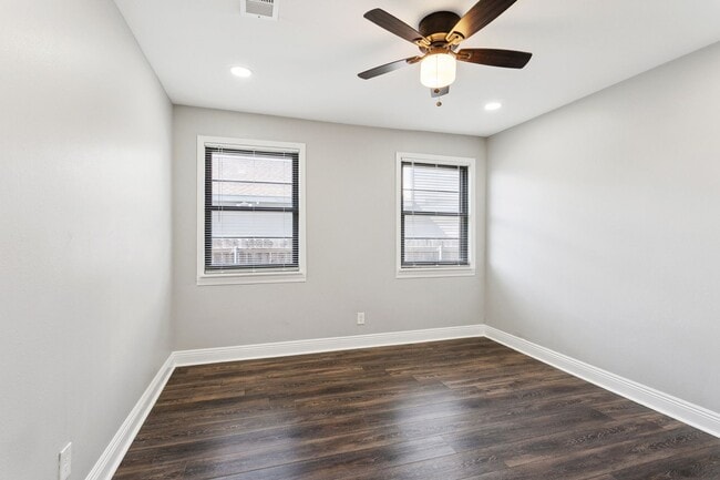 Building Photo - **Charming Family Retreat in the Heart of ...