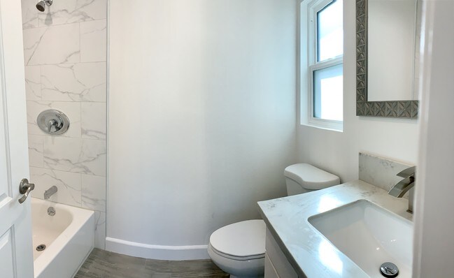 Second en-suite Full Bathroom - 2219 Glendon Ave