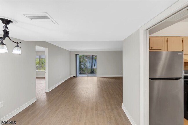 Building Photo - 1830 Maravilla Ave