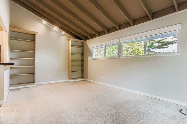 Building Photo - Nicely updated 1 bed 1 bath condo for rent...