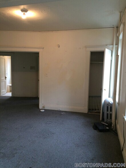 Building Photo - 235 Park Dr