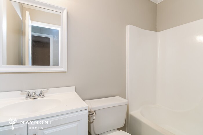 Building Photo - 208 Salusbury Ln