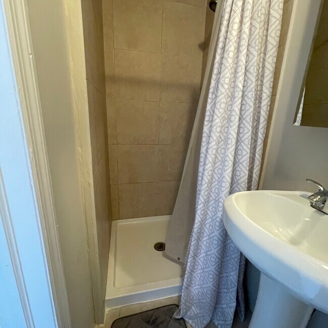 Building Photo - 1600 SW 139th Ct