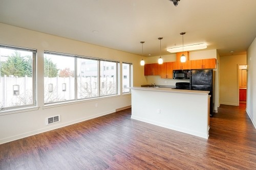 Building Photo - John Court - 2 bedrooms