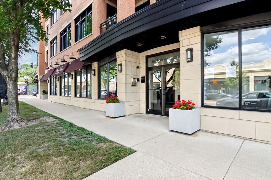 Building Photo - 106 S Ridgeland Ave