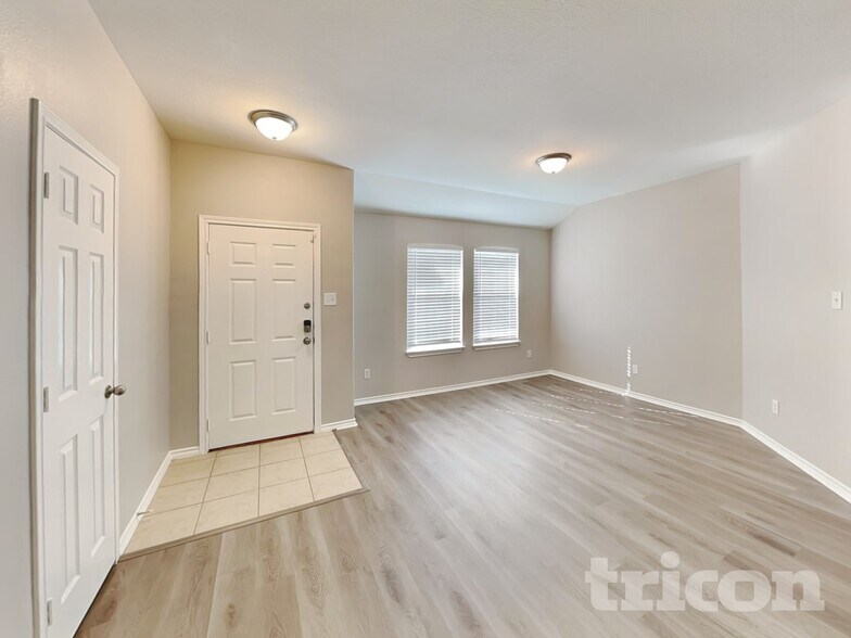 Building Photo - 408 Foliage Cir