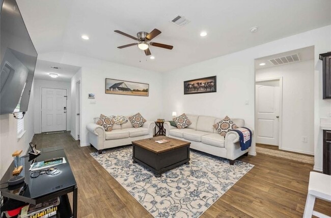 Building Photo - 16684 Lonely Pines Dr