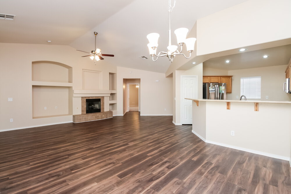 Building Photo - 2540 W Silver Streak Way