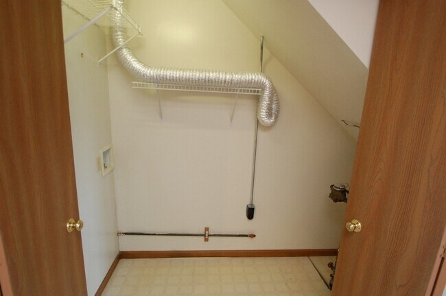 Building Photo - 132 Watertower Ct