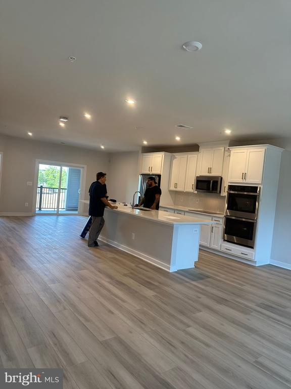 Building Photo - 43799 Middleway Ter