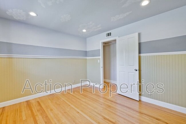 Building Photo - 1549 Alisal Ave