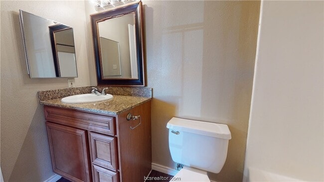 Building Photo - 904 University Oaks Blvd