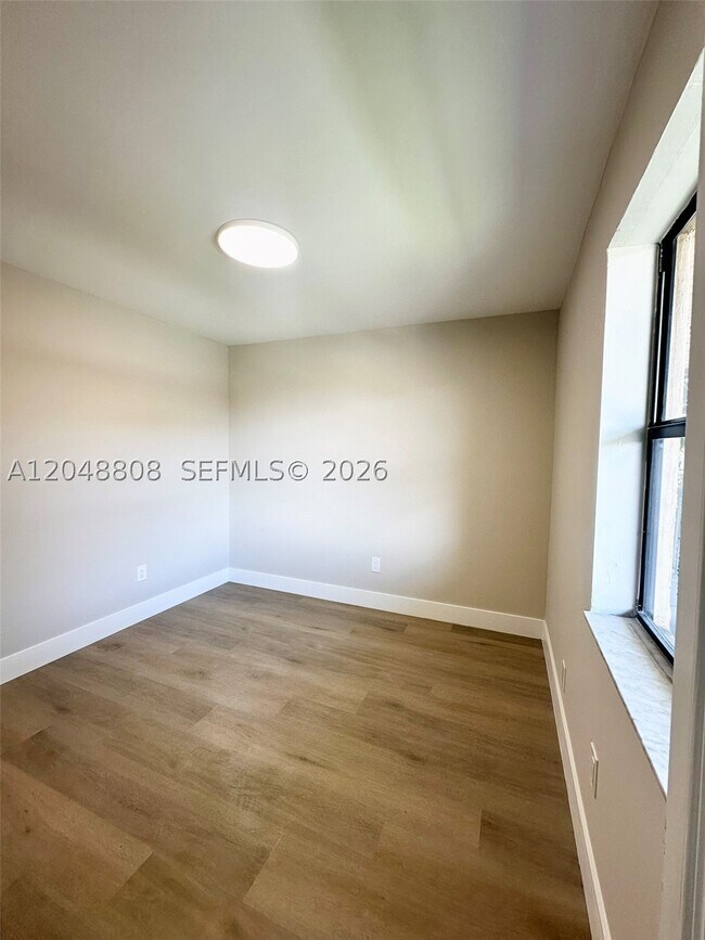 Building Photo - 2540 W 67th Pl