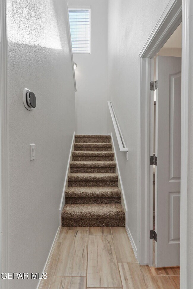 Building Photo - 13740 Villa Vista Ave