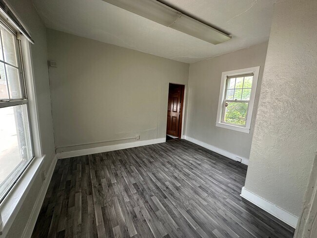 Building Photo - Remodeled 4-Bedroom, 1-Bathroom Home with Large Garage – $1,550/Month | Accepting Section 8