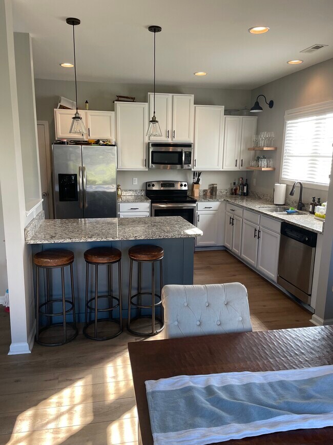 Building Photo - 311 Pebble Shore Dr