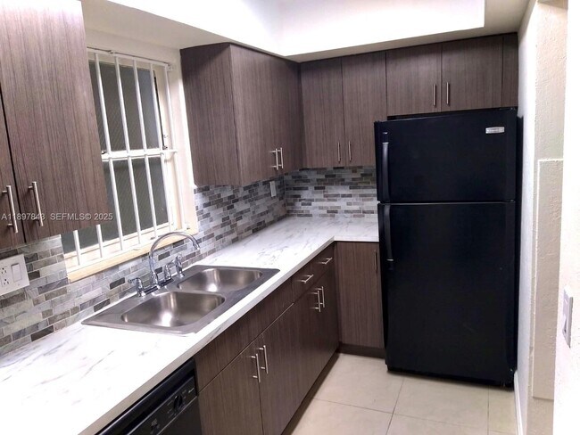 Building Photo - 7410 SW 82nd St