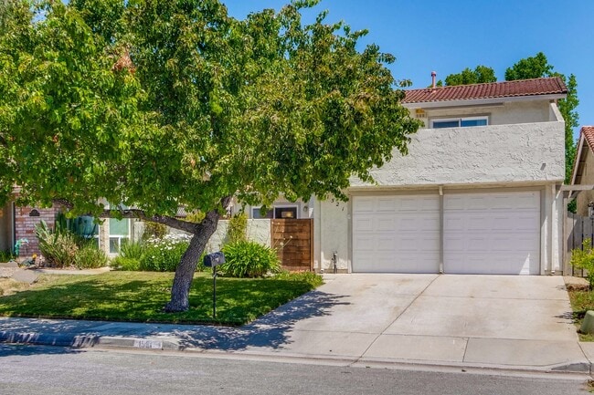 Building Photo - Reduced-Beautiful 3 bedroom 2 bath Single Family Home $4395