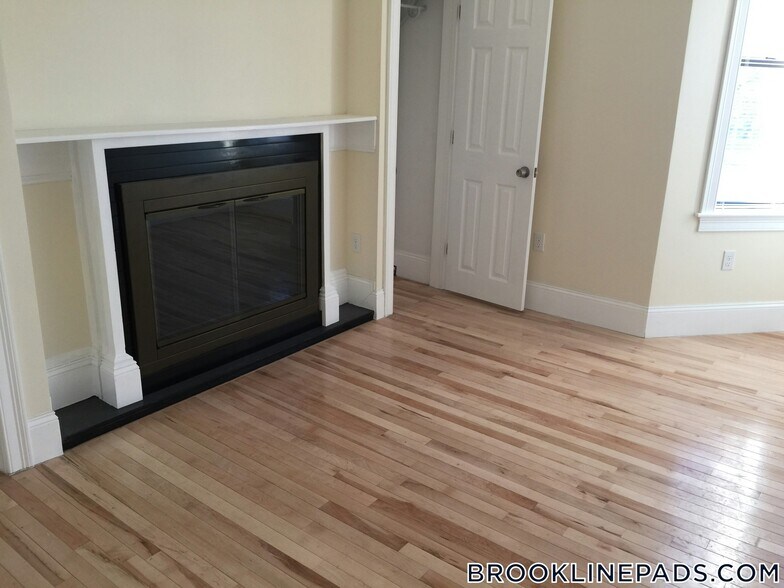 Building Photo - 1203 Beacon St