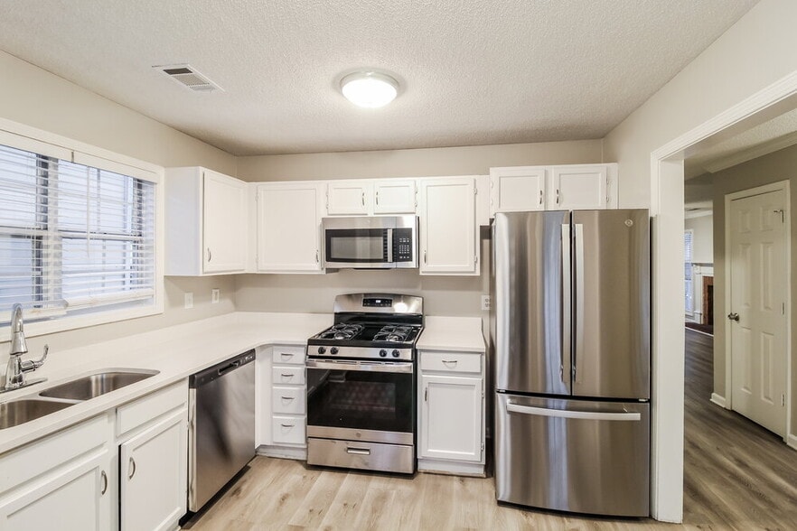 Building Photo - 839 Ashley Ln