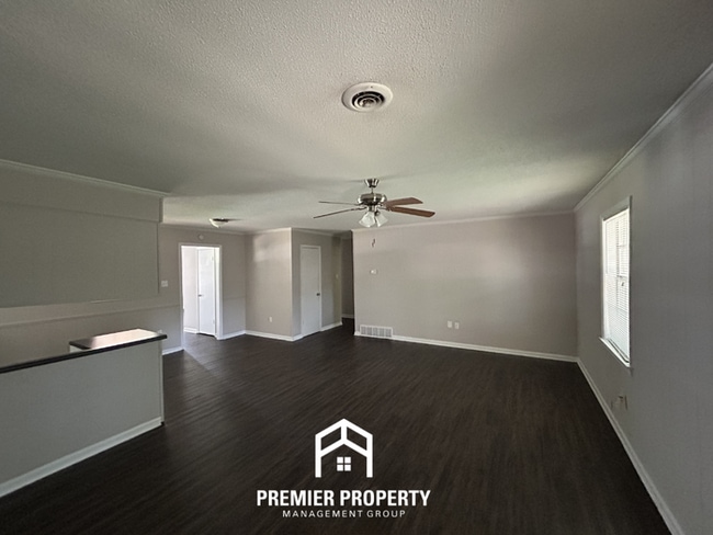 Building Photo - Charming 3BR/2BA Horn Lake Home | Hardwood Floors, 2-Car Garage & Fenced Yard
