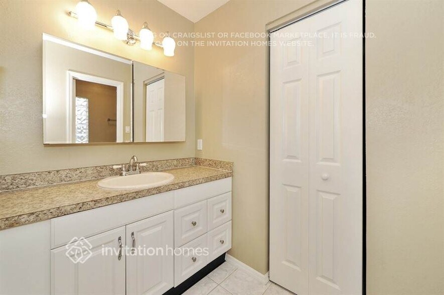 Building Photo - 2213 Boxwood Way