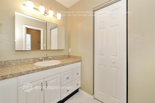 Building Photo - 2213 Boxwood Way