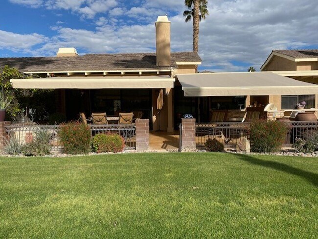Building Photo - 3 Bedroom Condo for rent in Palm Desert, CA