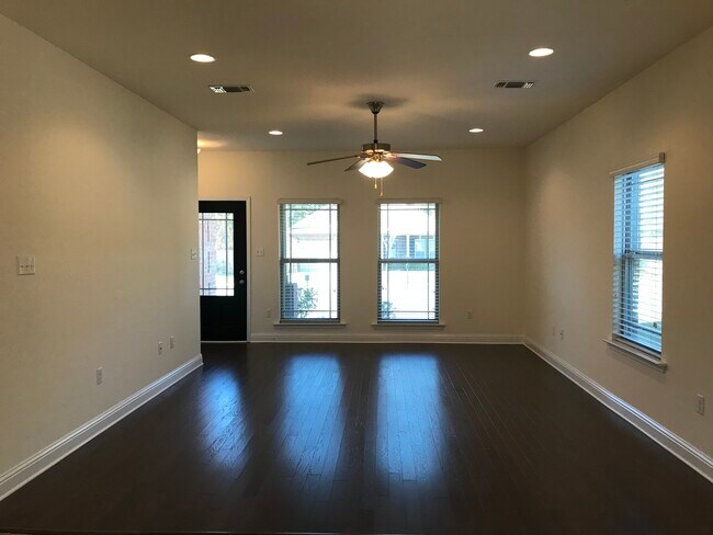 Living room - 3776 River Trace Dr
