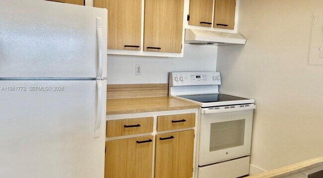 Building Photo - 7601 E Treasure Dr