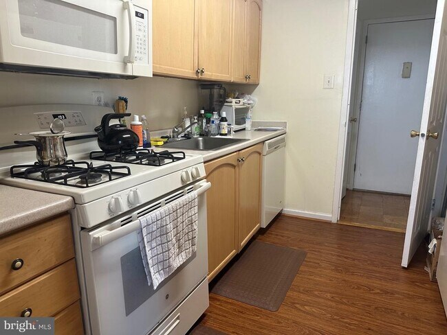 Building Photo - 2500 N Van Dorn St