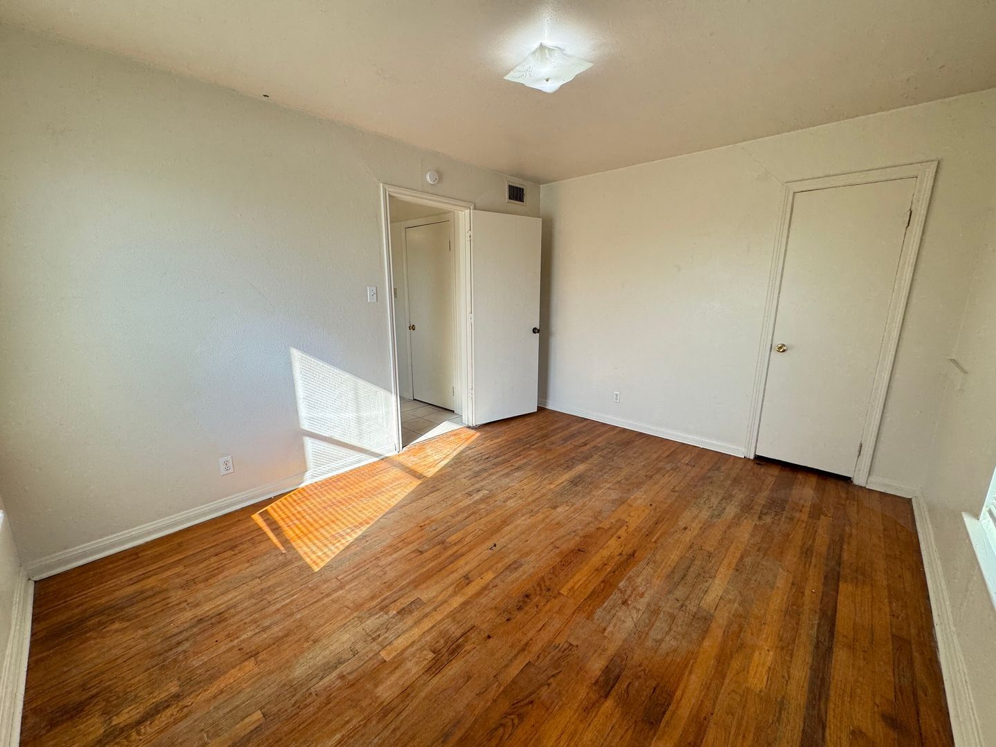 Building Photo - 803 Sissom Rd