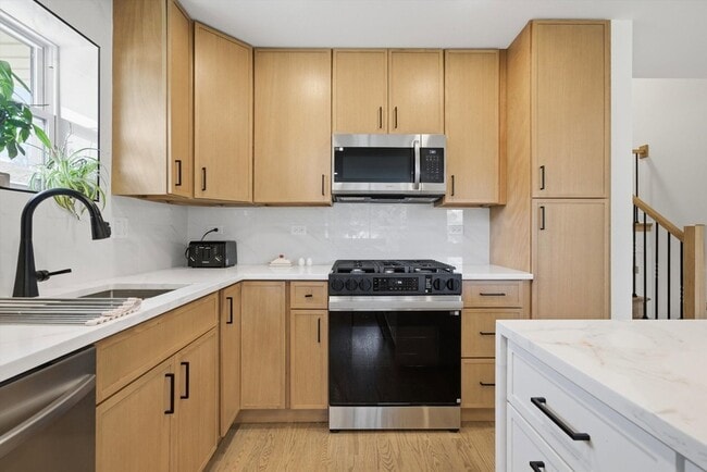 Building Photo - 9536 Tripp Ave
