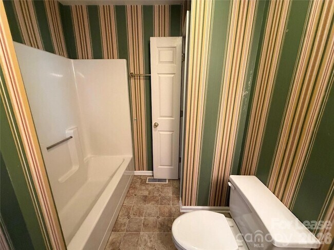 Building Photo - 236 Meadow Oaks Dr