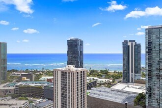 Building Photo - Great Location in the Heart of Honolulu ~ ...