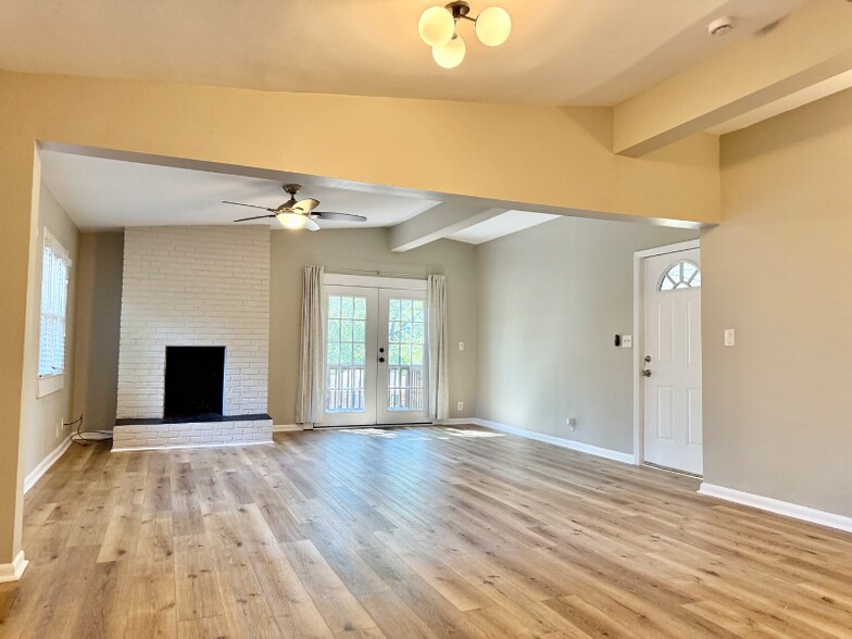 Building Photo - 2386 Elldale Ave