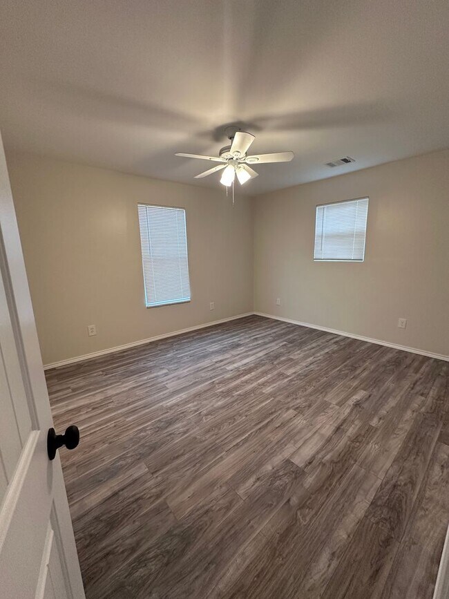 Building Photo - 3 bed 2 bath Country Amarillo Home