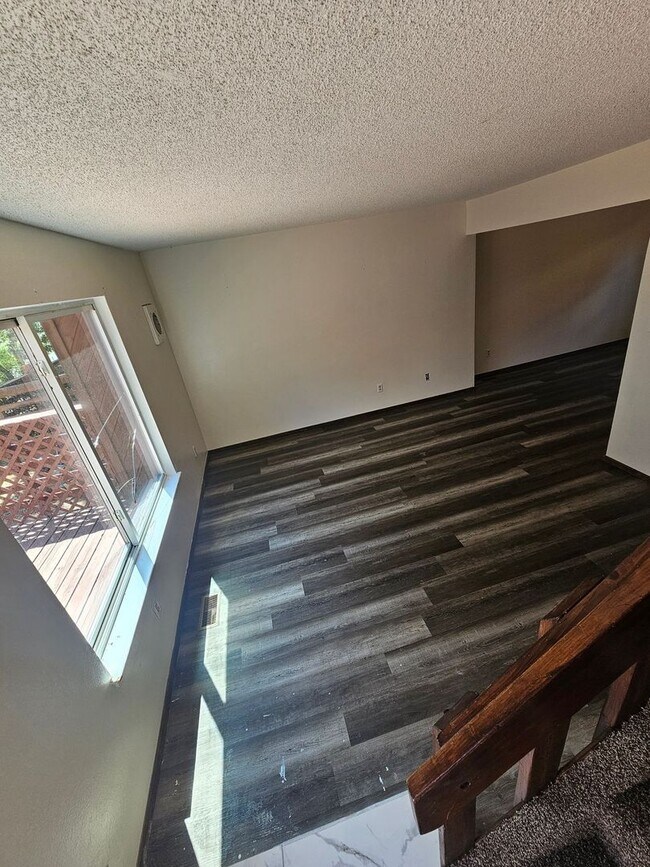 Building Photo - Beautiful West Side Condo