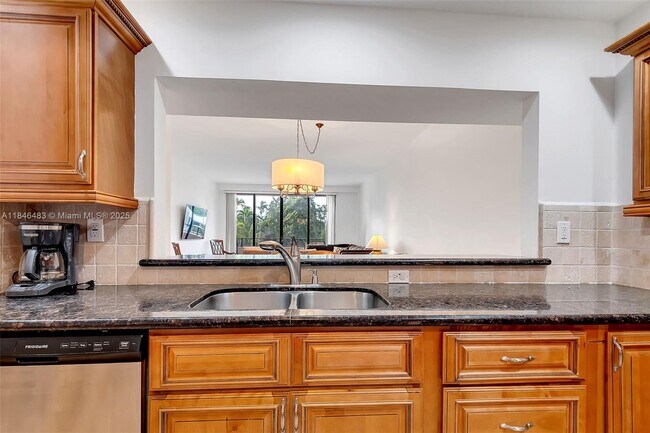 Building Photo - 151 Crandon Blvd